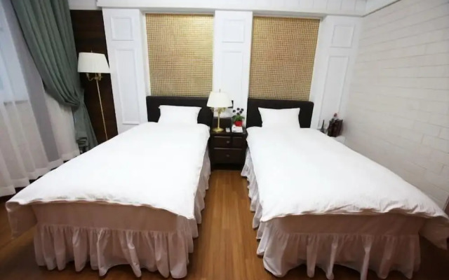 Happiness CC Hotel
