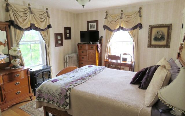 The Sleigh Maker Inn Bed and Breakfast
