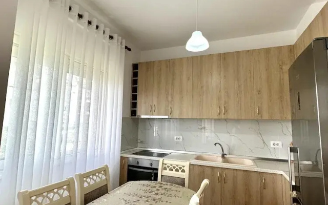 Lovely 2-bed Apartment in Gjiri i Lalzit
