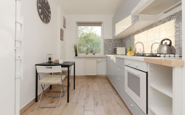 Kopcińskiego Apartment Warsaw by Renters