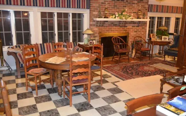 East Hills Bed & Breakfast Inn