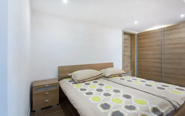 Domovoj Apartments and Rooms