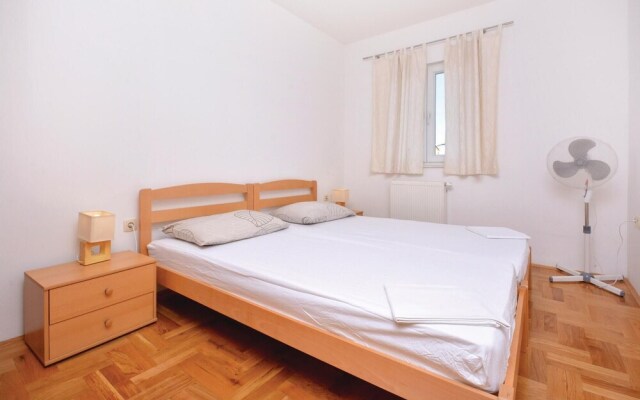 Beautiful Home in Kastel Stafilic With Wifi and 8 Bedrooms