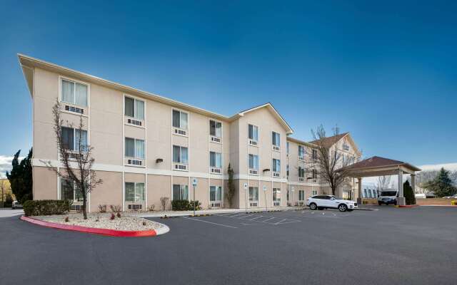 Comfort Inn & Suites Airport