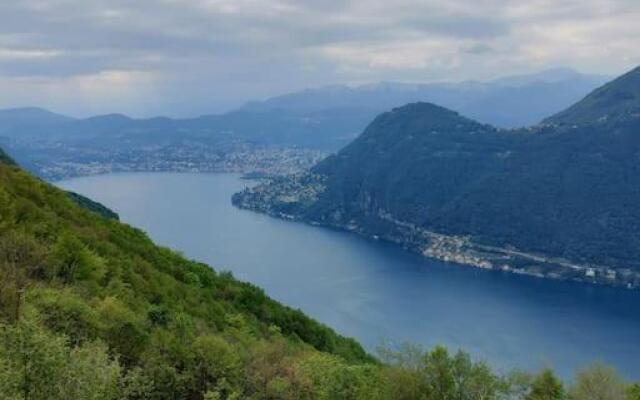 Incantevole appartamento con piscina e vista monti