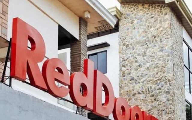Reddoorz @ Greenview Hotel And Restobar Masbate