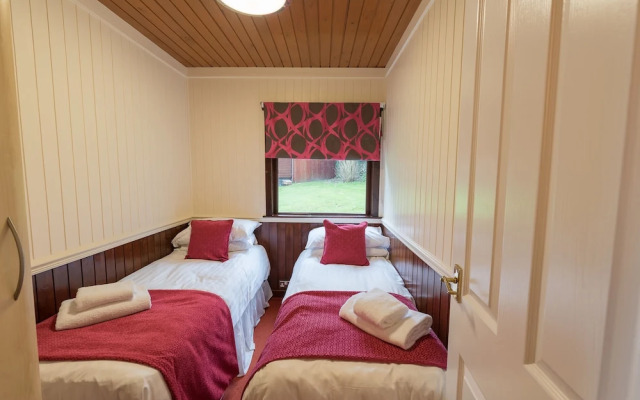 Conifer Lodge 25 With Hot Tub, Newton Stewart