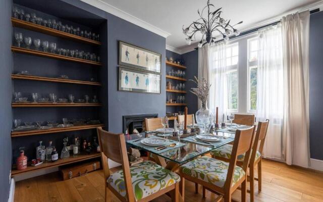 Beautiful 4-bed House in Monmouth