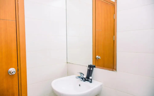 Comfort 2Br Apartment At Woodland Park Residence