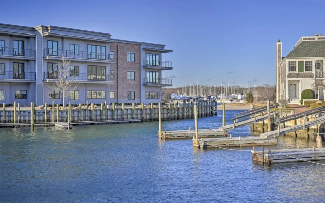Quaint DT Greenport Apt - 2 Mi to Shelter Island!