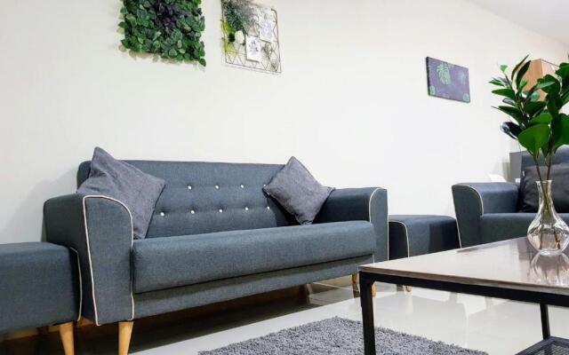 Puchong Setiawalk 8-12 pax 5min LRT Cozy Apartment