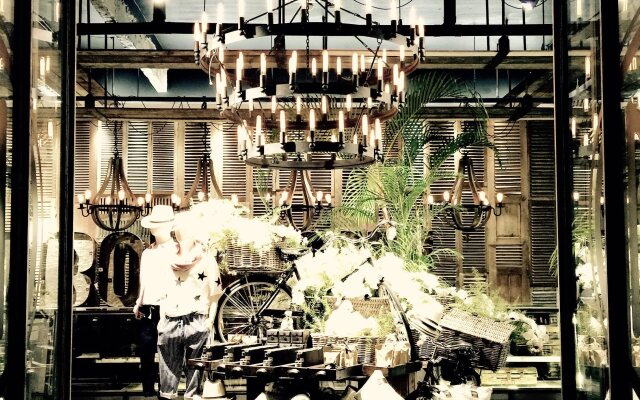 M Boutique Station 18