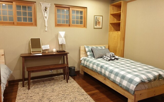 Slow Tree House Hongdae - Caters to Women