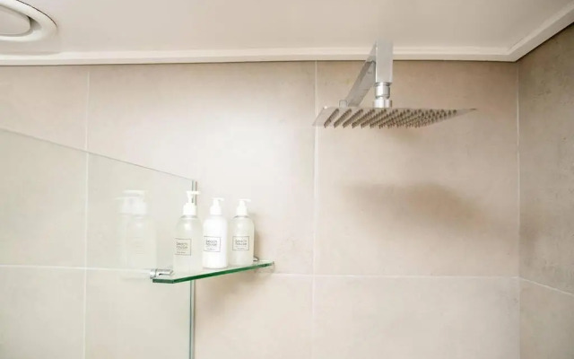 Beachfront 2 bedroom with swimming pool, Blouberg