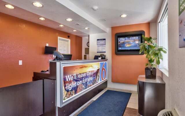 Motel 6 Flagstaff East - Lucky Lane