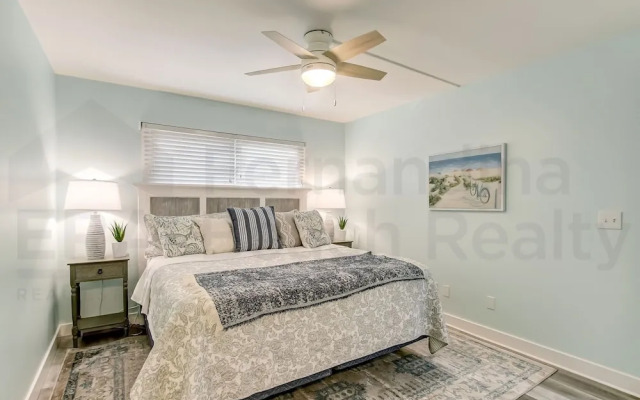 Rustic Theme Condo with Scenic Ocean View by RedAwning
