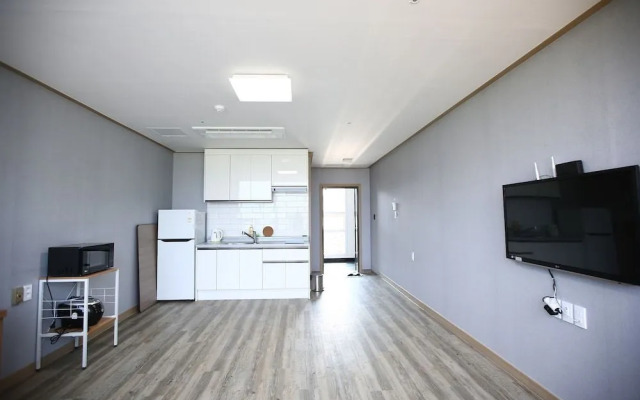 Flora Hostel Pension