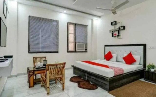 OYO Flagship 702036 Seventy Stay In