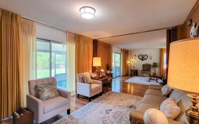 NEW Retro Relaxation in Stylish Rockledge Oasis