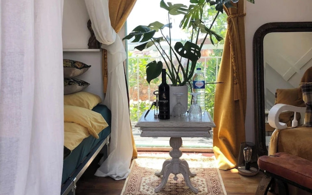 Captivating Studio Apartment in Mexilhoeira Grande