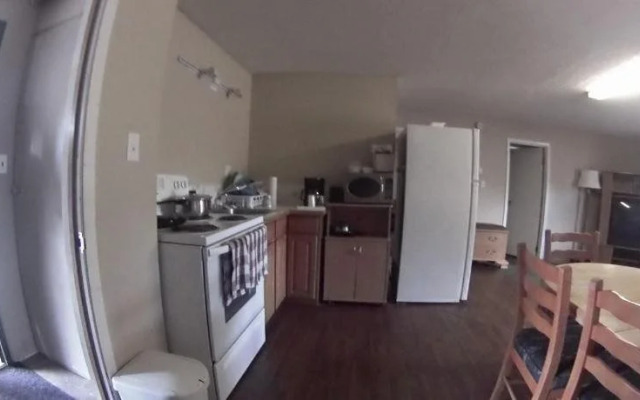 Outpost Motel & Kitchenette Suites