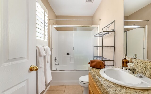 Desert Bloom by Avantstay Incredible Oasis w/ Dreamy Backyard & Patio