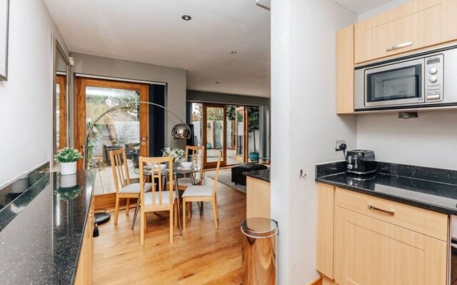The Herringbone - 3 Bed With Parking Pet Friendly