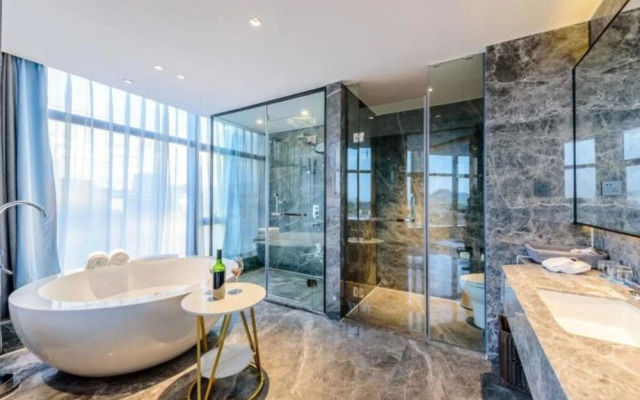 Cozy Home Rooftop Scenic Hotel (Guilin Two Rivers And Four Lakes Elephant Trunk Hill)
