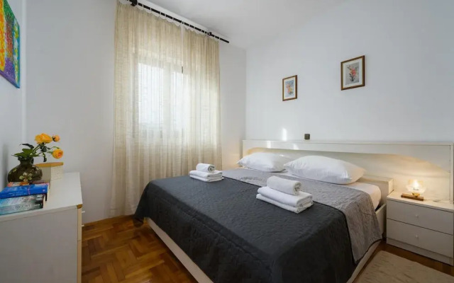 Graceful Apartment With Barbecue Area