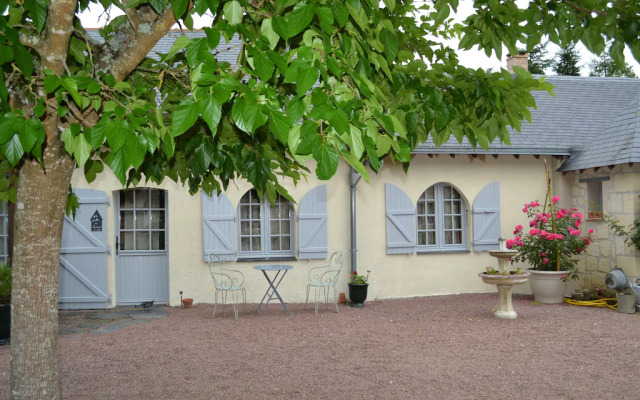 Cozy Holiday Home in Brion with Swimming Pool