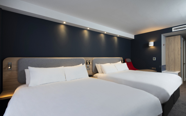Holiday Inn Express Edinburgh City West by IHG
