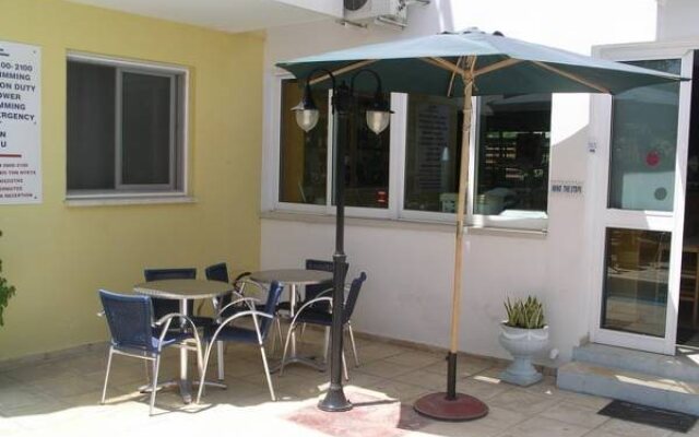 Hotel Renos Apartments