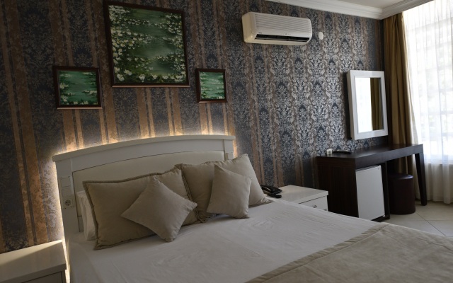 Nicholas Park Hotel