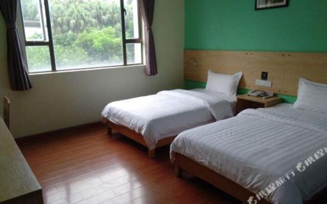 Rujia Business Hotel (Zhanjiang Aihua Plaza)