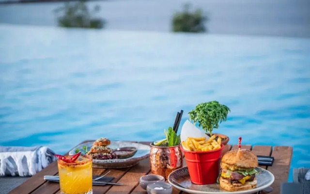 Red Rock Hotel & Suites By Selseve
