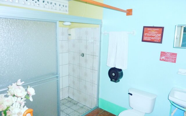 Hotel Ivania's