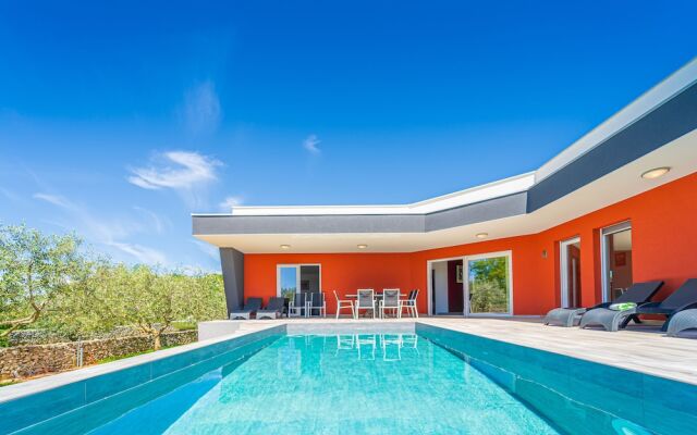 Modern Villa With Pool and Terrace