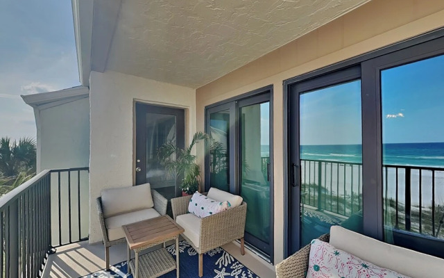 Sugar Beach #C27 - Going Panama