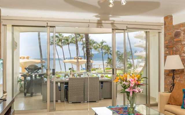 Ocean Front Condo With Pool Sleeps 6 Adults