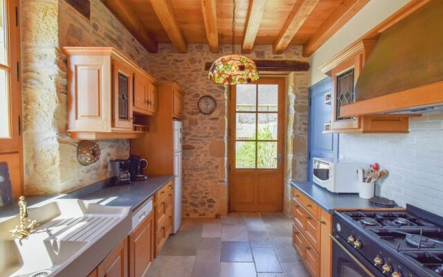 Elegant Villa in Saint-medard