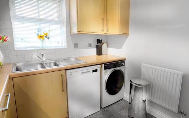 Wokingham - 2 bed with parking