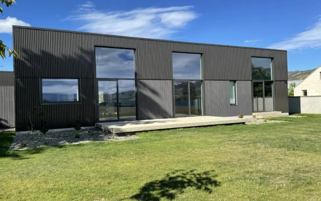 Pisa House Lakefront Boutique B&B