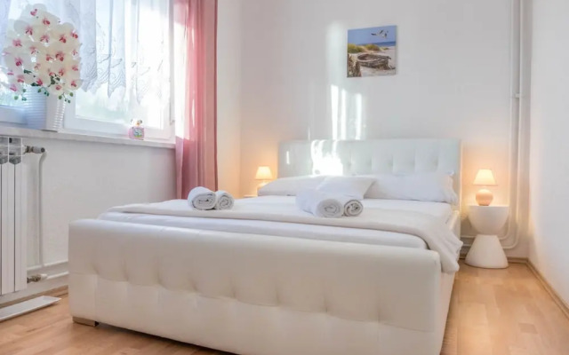 Spacious Novi Vinodolski Apartments With Terrace and Shared Pool