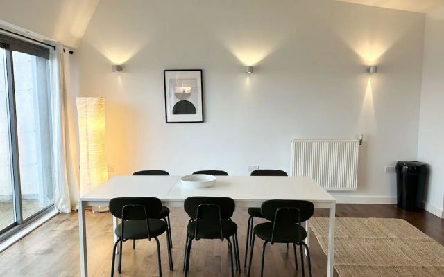 Stay in Style Modern 2 Bed Apartment