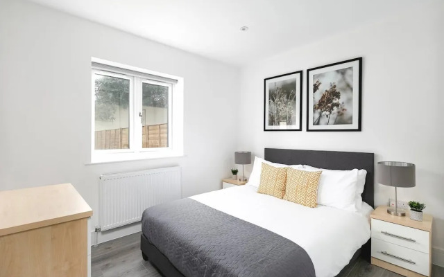 Skyvillion Vineyard Court, Enfield, 2 Bed, With Garden