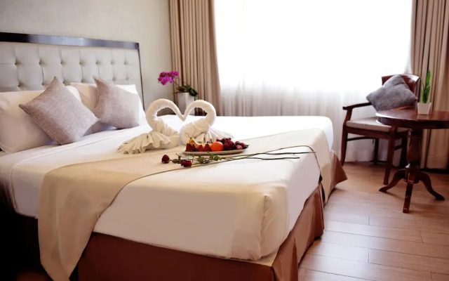 Aura One Hotel