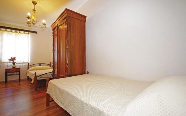 Beautiful Home in Tucepi With Jacuzzi, Wifi and 2 Bedrooms