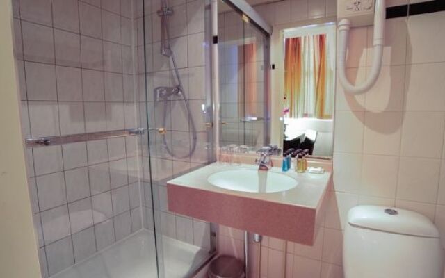 Hotel Falcon Plaza Centre