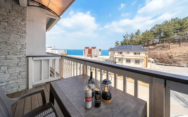 Goseong Araenmaru Pension