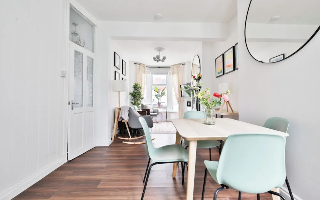 Stunning 2 Bedroom Cardiff Bay House
